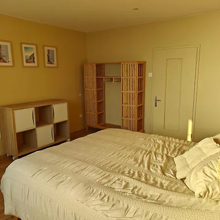 Maison Familiale Avec Exterieur